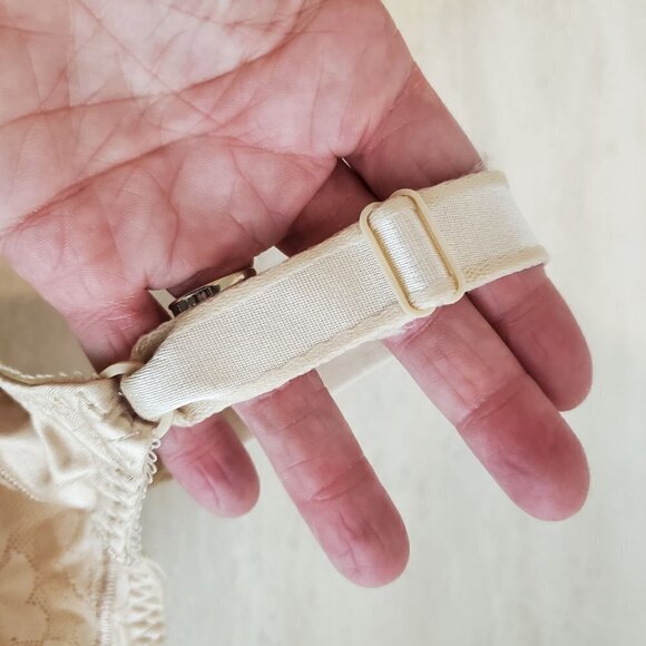 Bali Bra 34DD‎ Wireless Adjustable straps Unpadded Beige Lace Lightweight - Picture 5 of 11